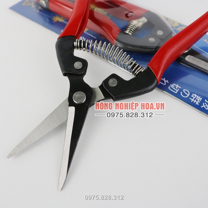 Kéo được làm từ làm bằng chất liệu thép Carbon Kéo được làm từ làm bằng chất liệu thép Carbon