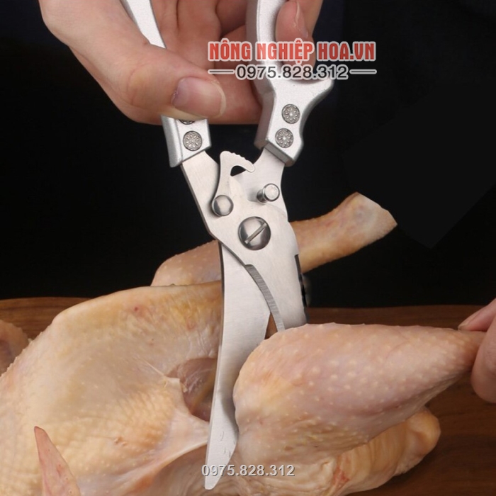 Kéo chuyên dùng để cắt gà cho vết cắt chính xác, không gây vỡ vụn xương hay thịt